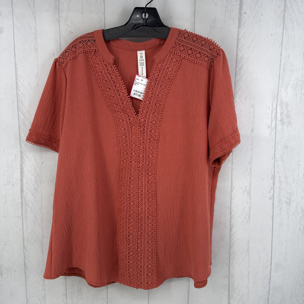 XXL lace trim split neck s/s top