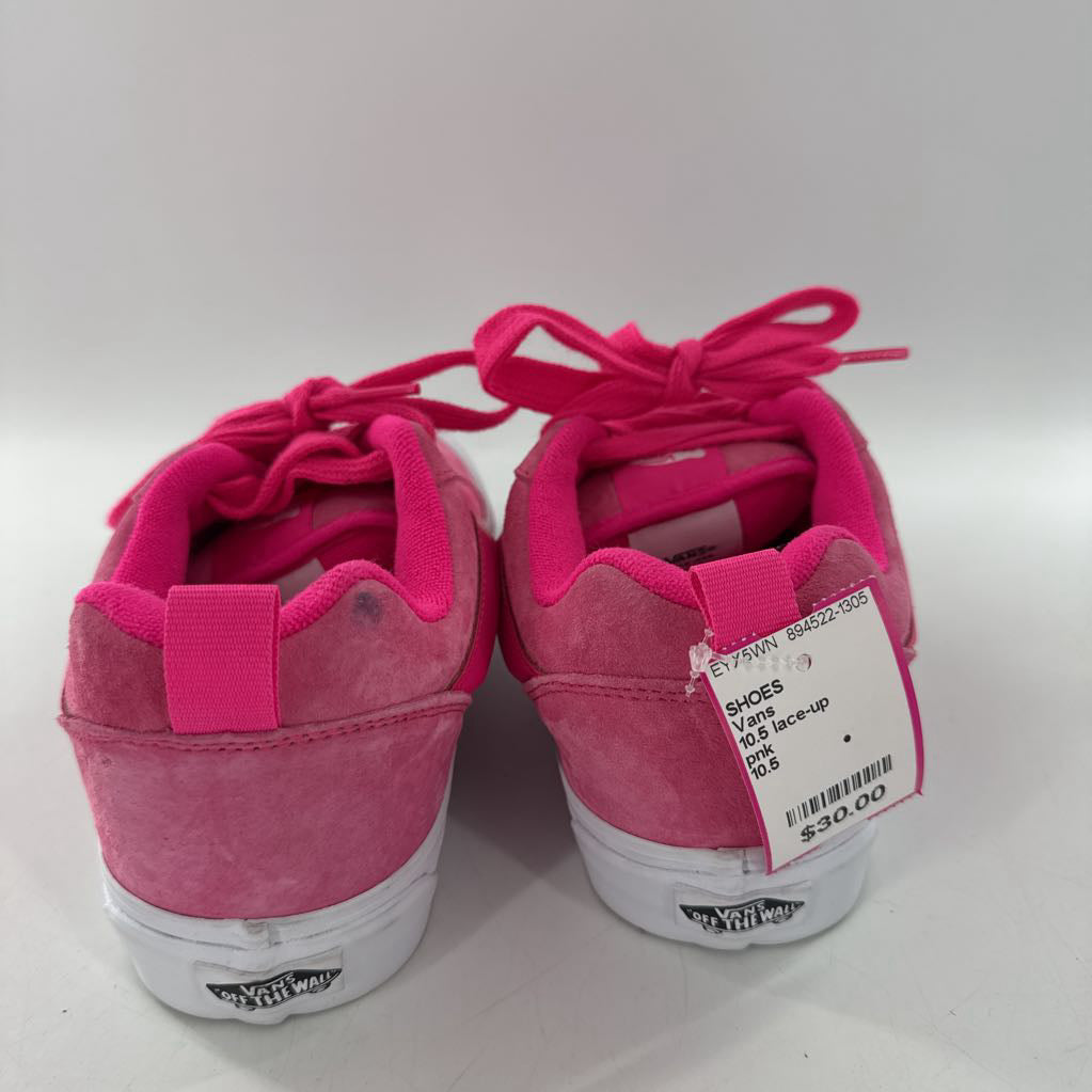 10.5 lace-up sneaker