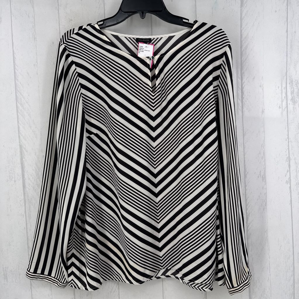 R89 XL chevron striped notch neck l/s top