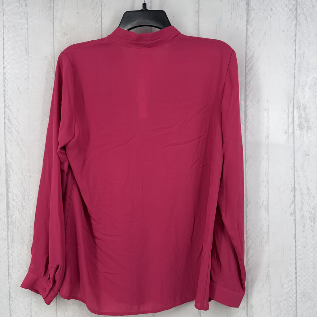 M split neck l/s top