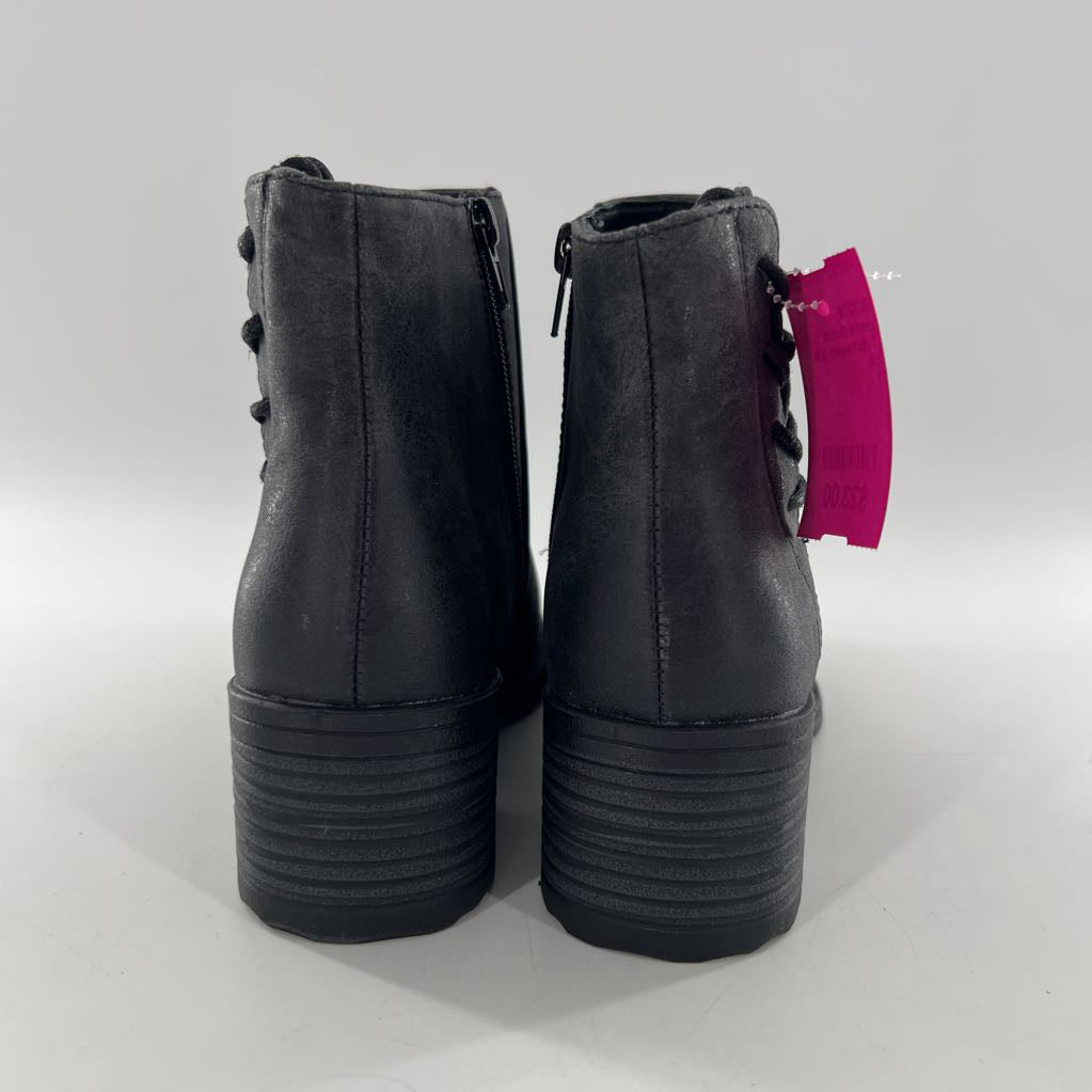 7 distressed side zip ankle boot w/ side lacing
