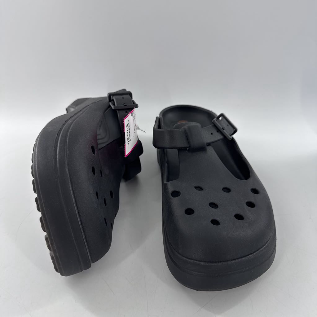10 crocs mary-janes