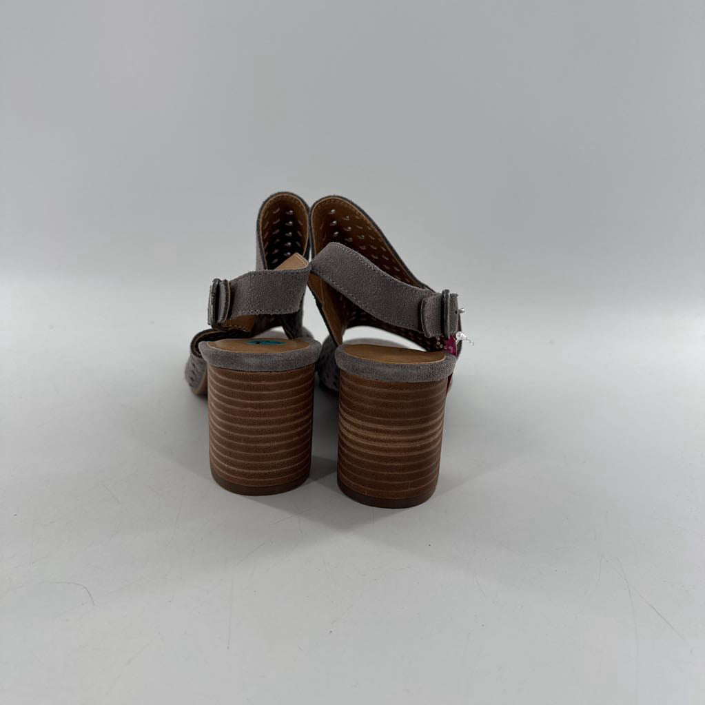7.5 open toe block heel perforated slingback sandals
