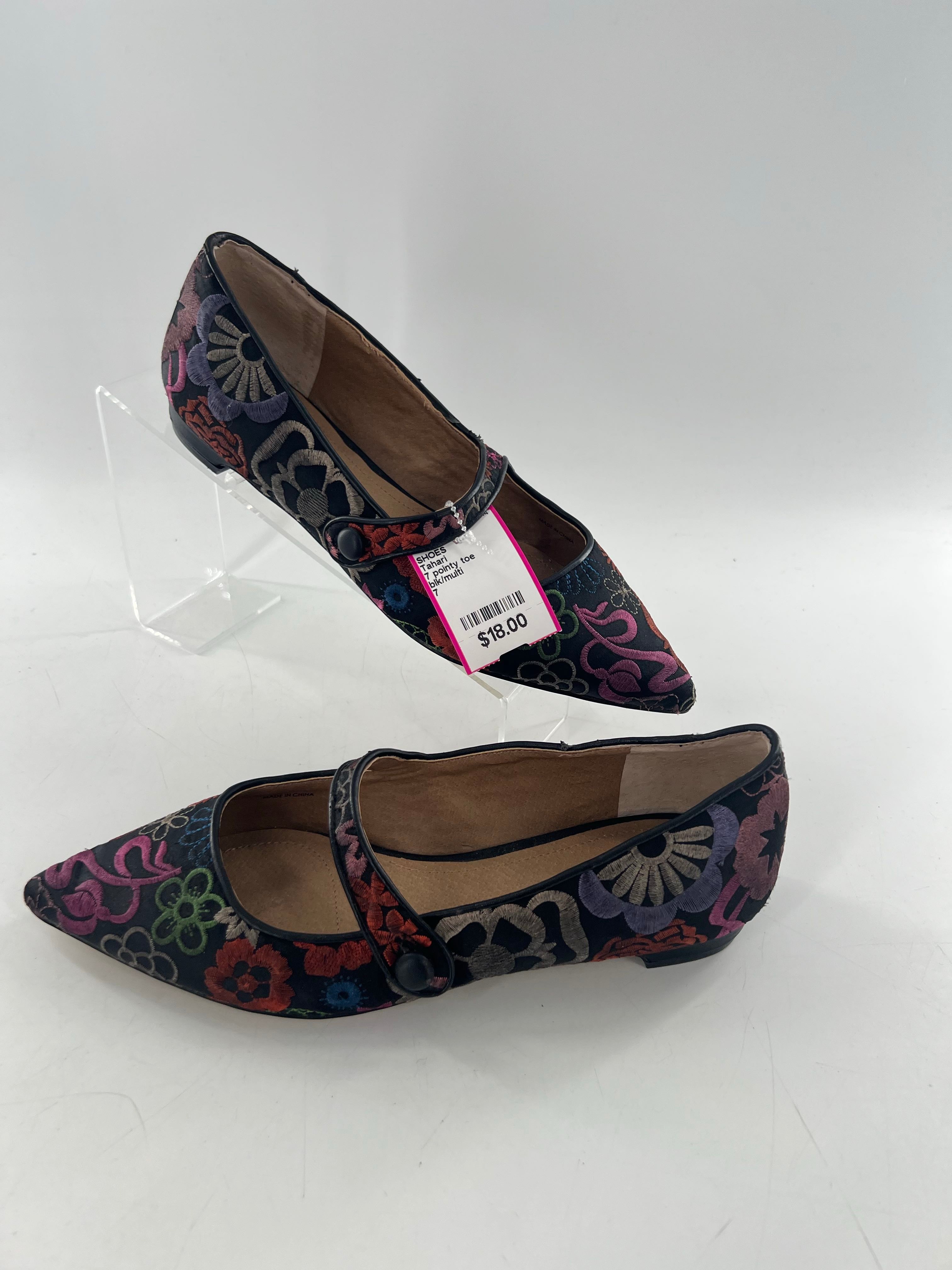 7 pointy toe enbroidered flats