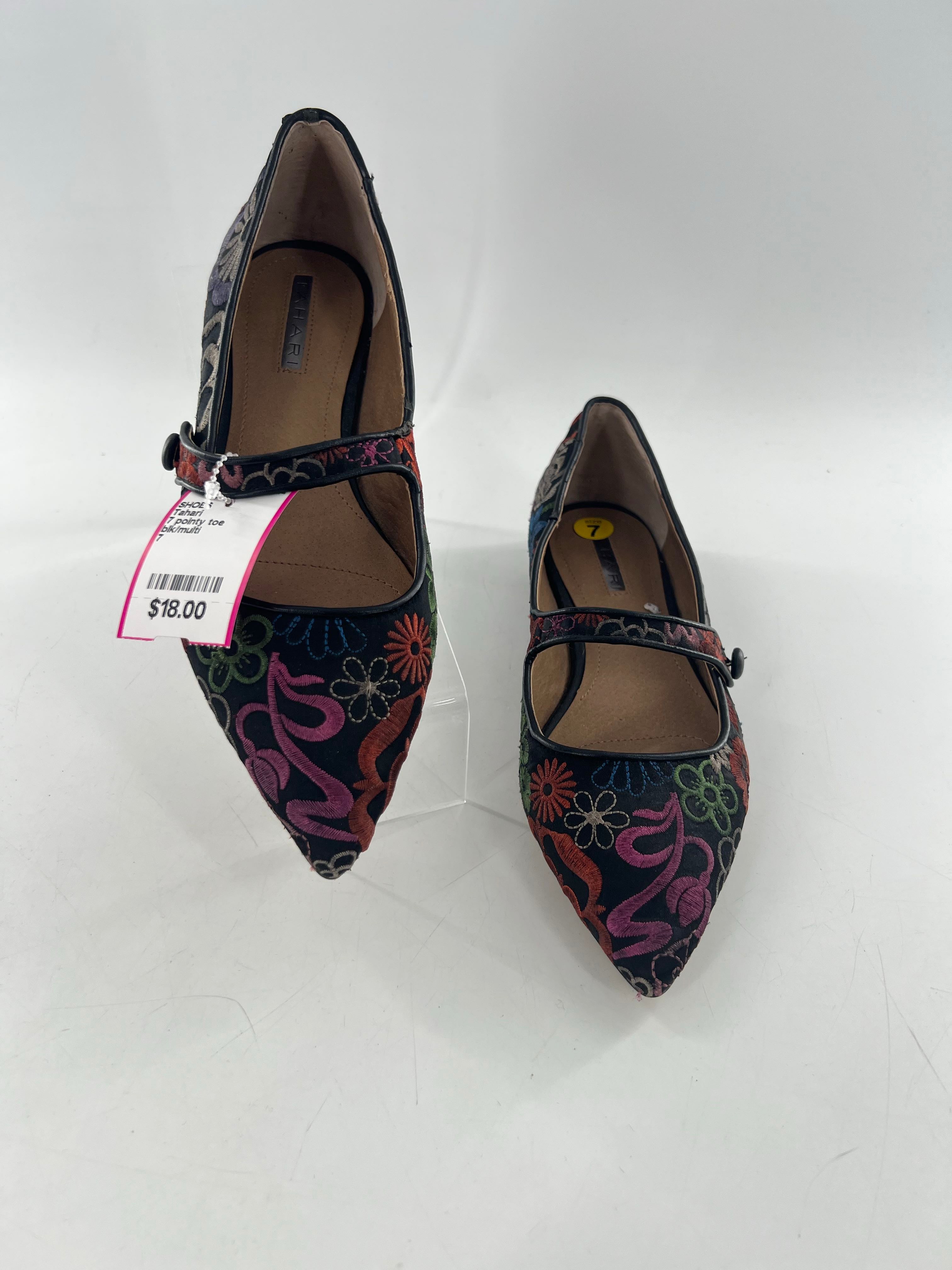 7 pointy toe enbroidered flats