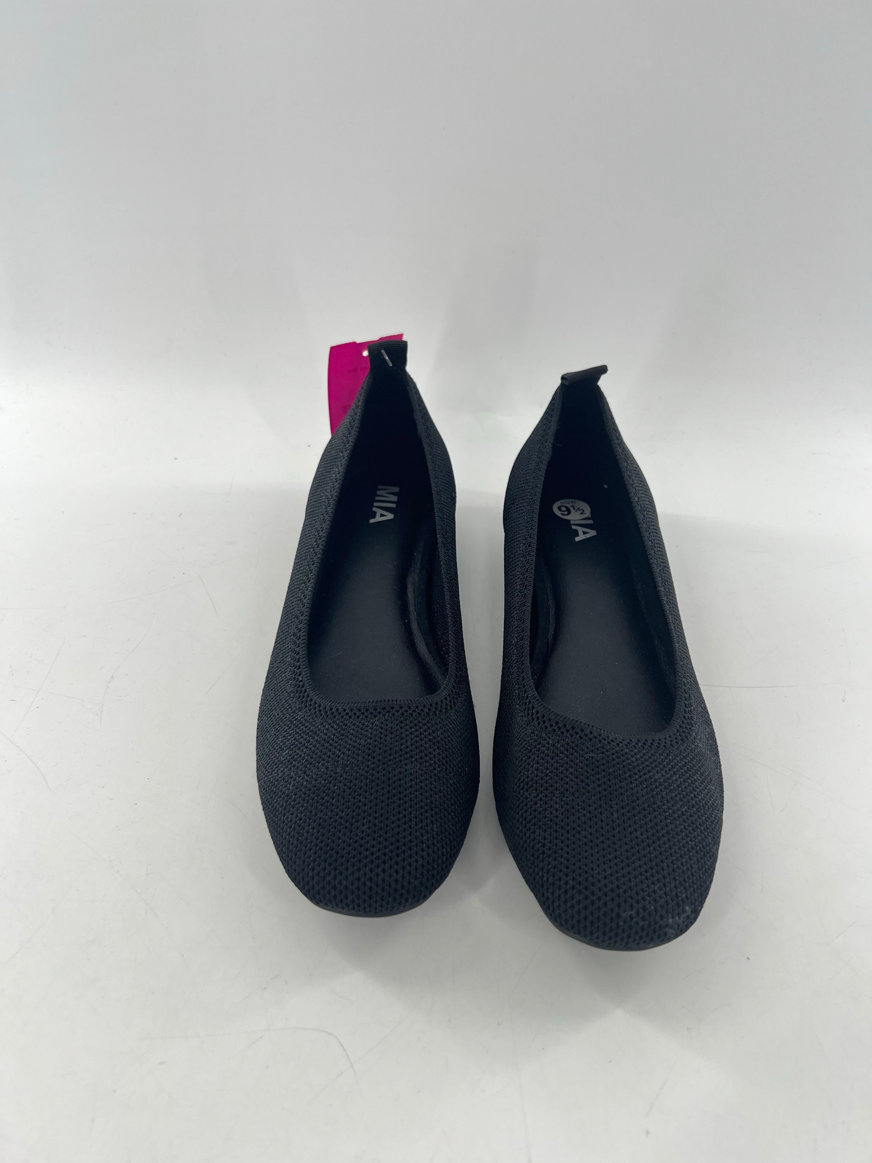 9.5 rounded toe knit flats