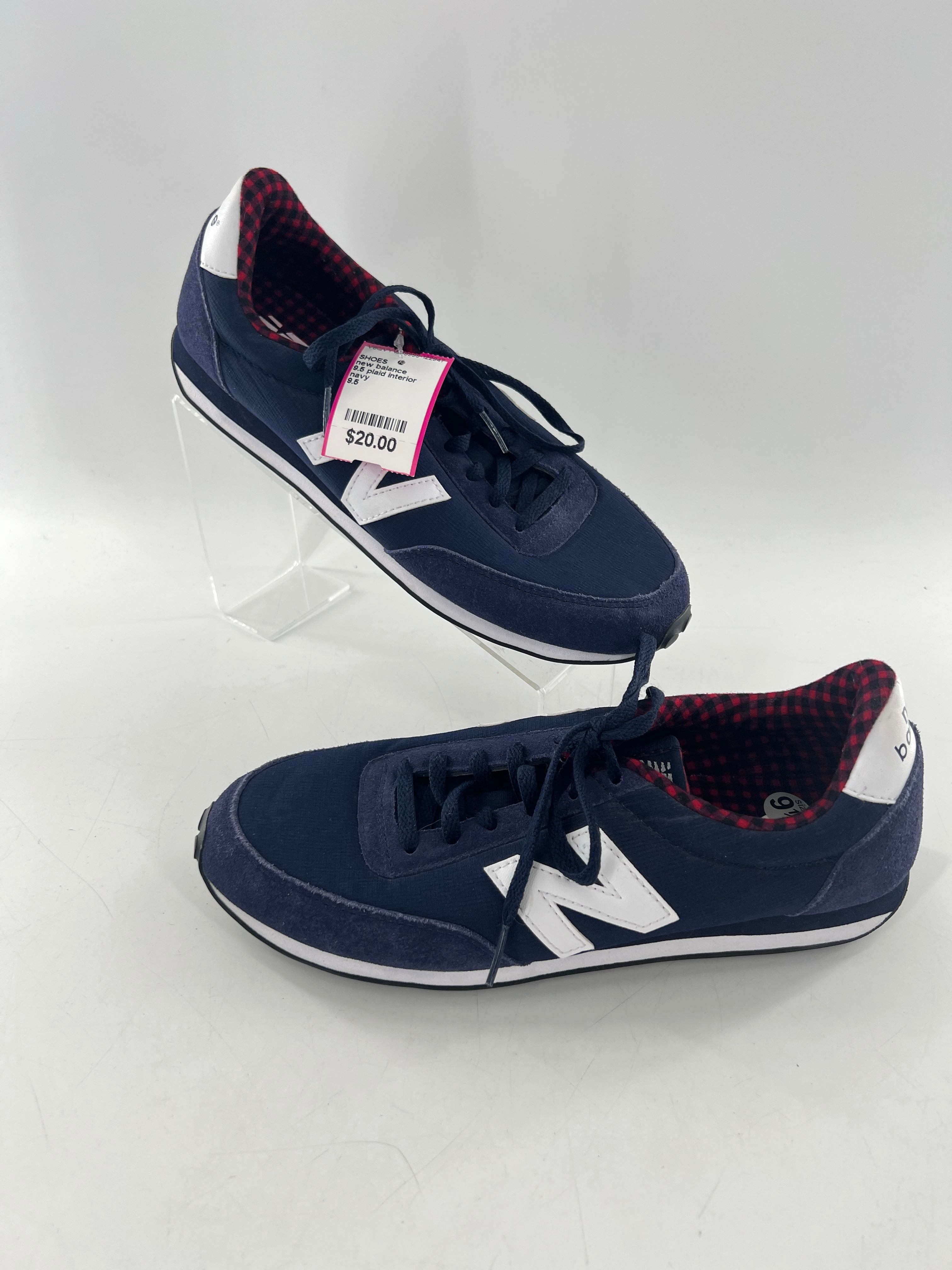 9.5 plaid interior lining lace up sneakers