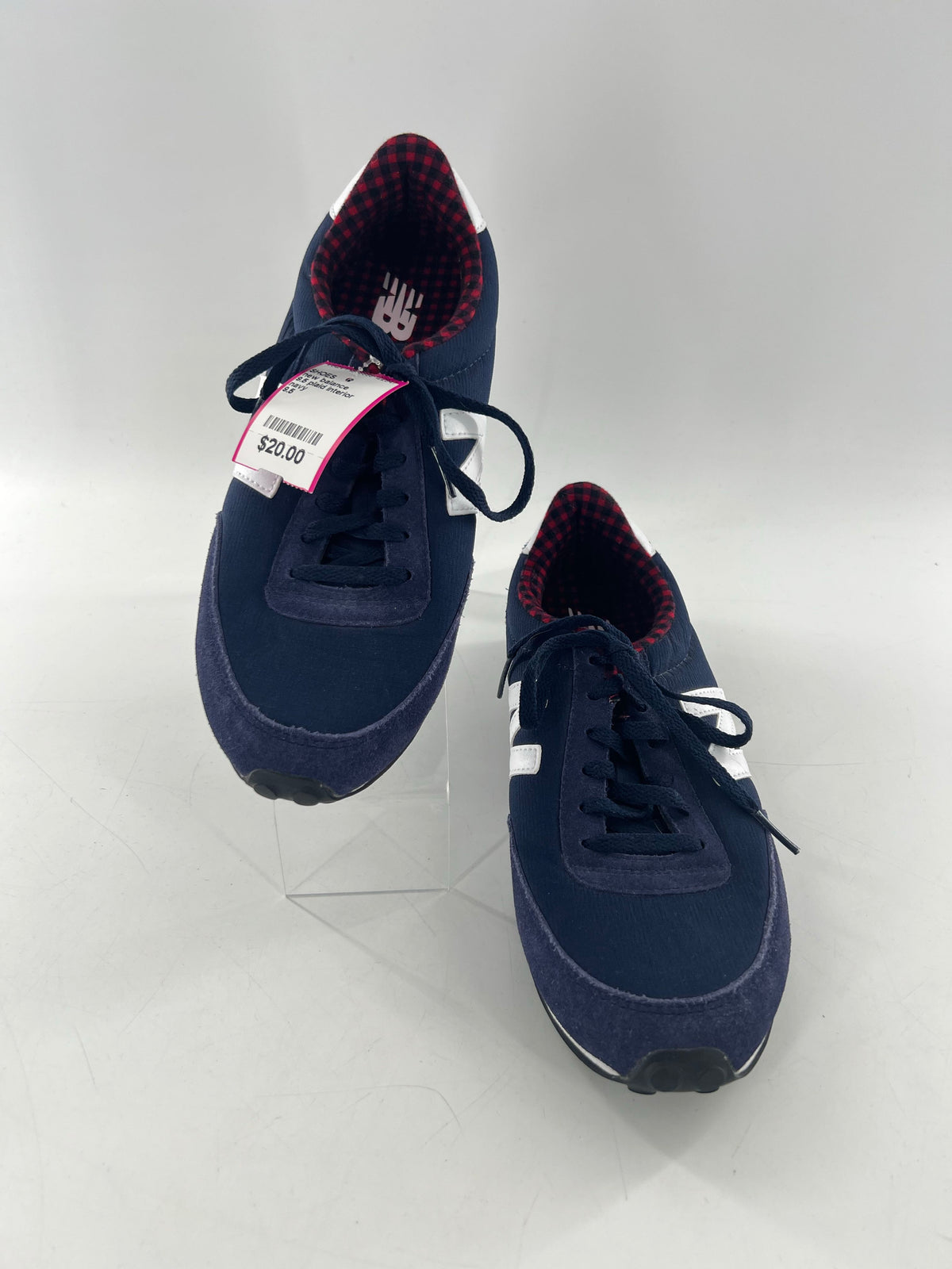 9.5 plaid interior lining lace up sneakers