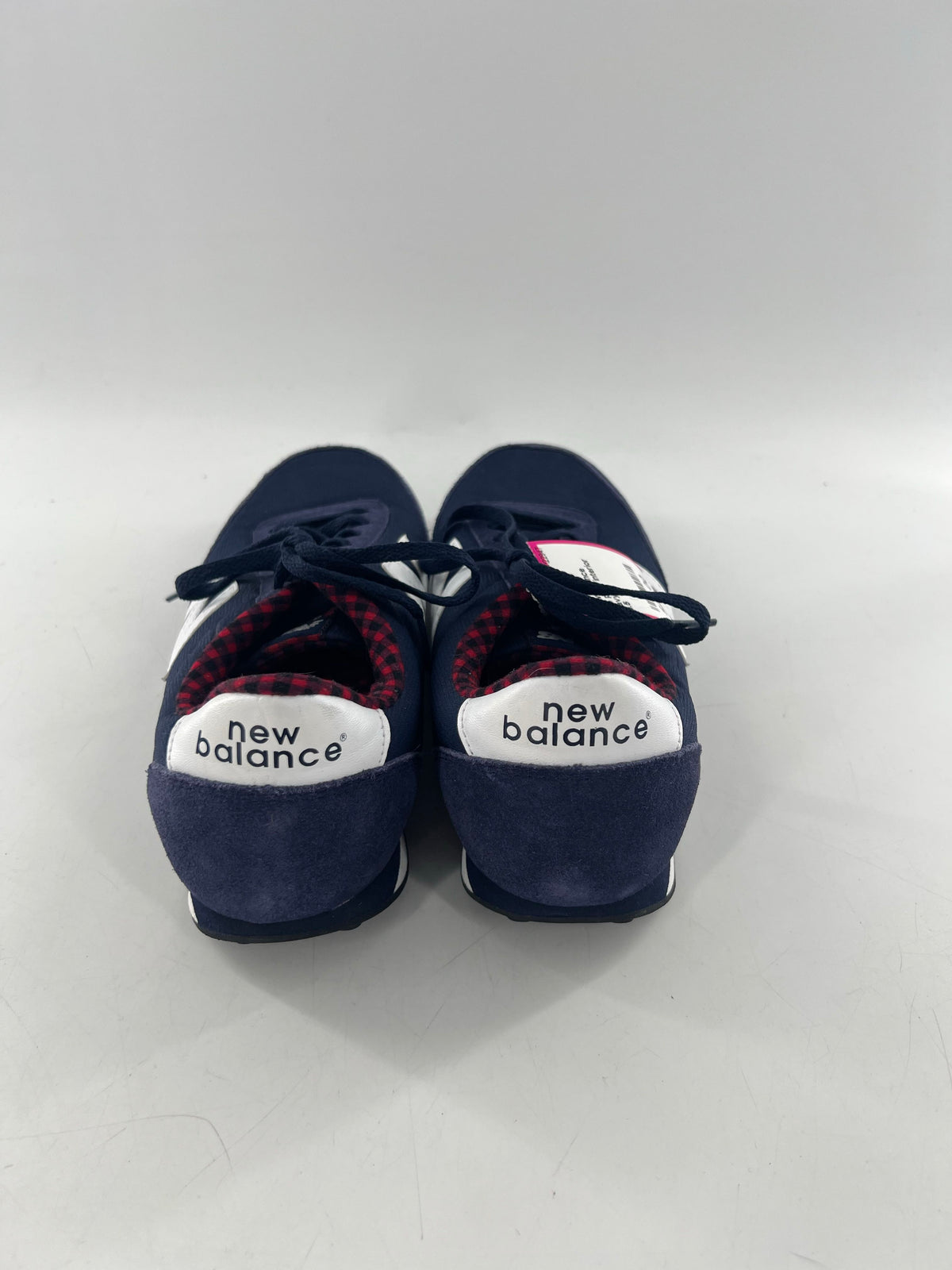 9.5 plaid interior lining lace up sneakers