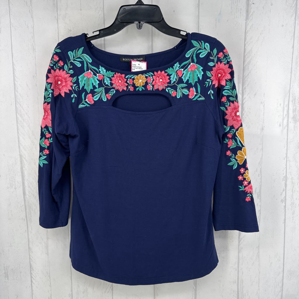 L 3/4 slv flower embroidered keyhole top