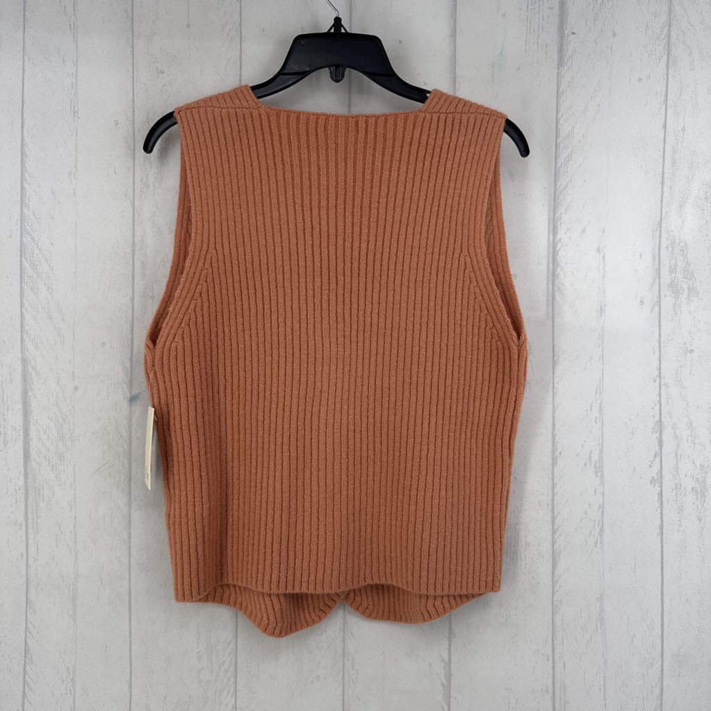 R58 L button sweater vest