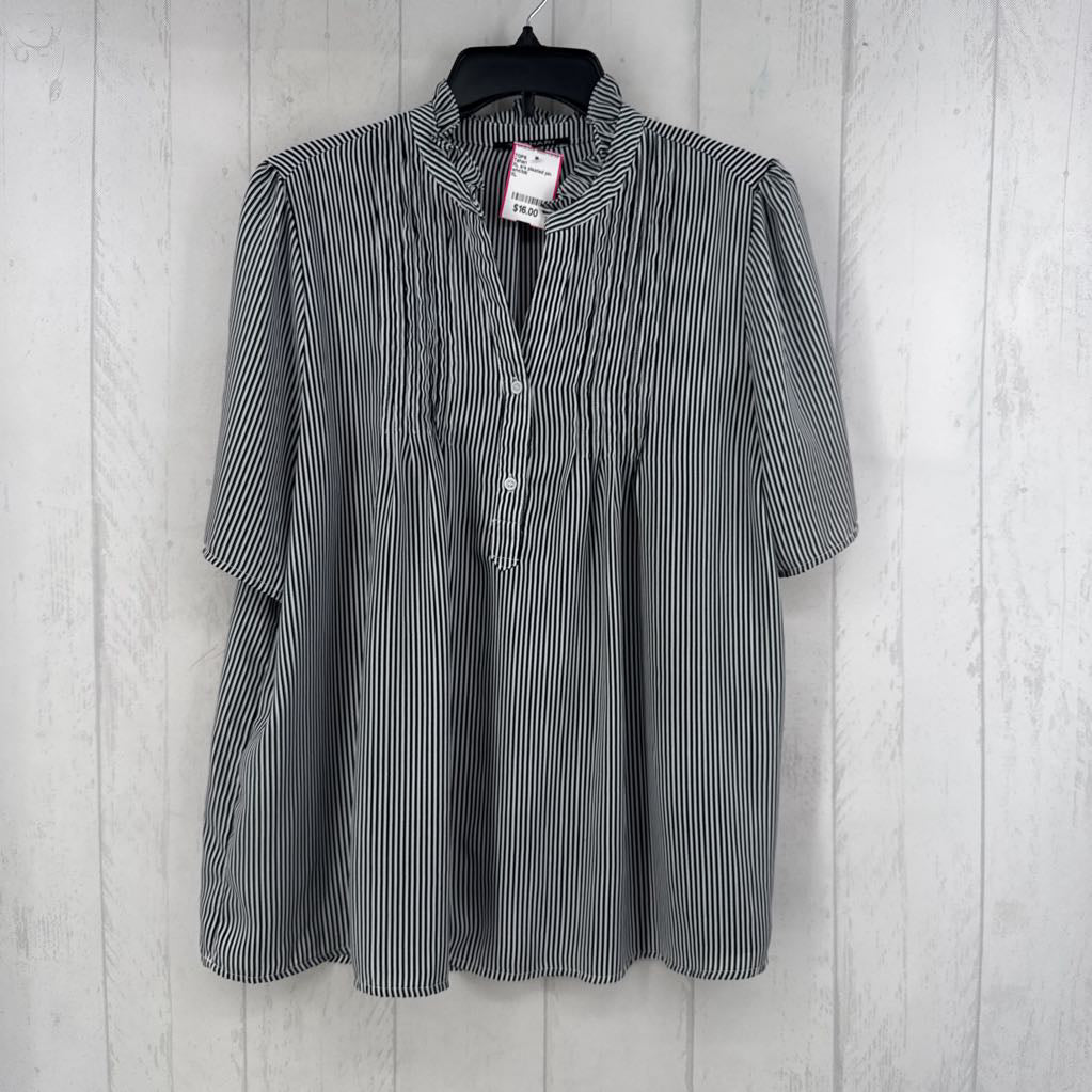 XL s/s pleated pin stripe top