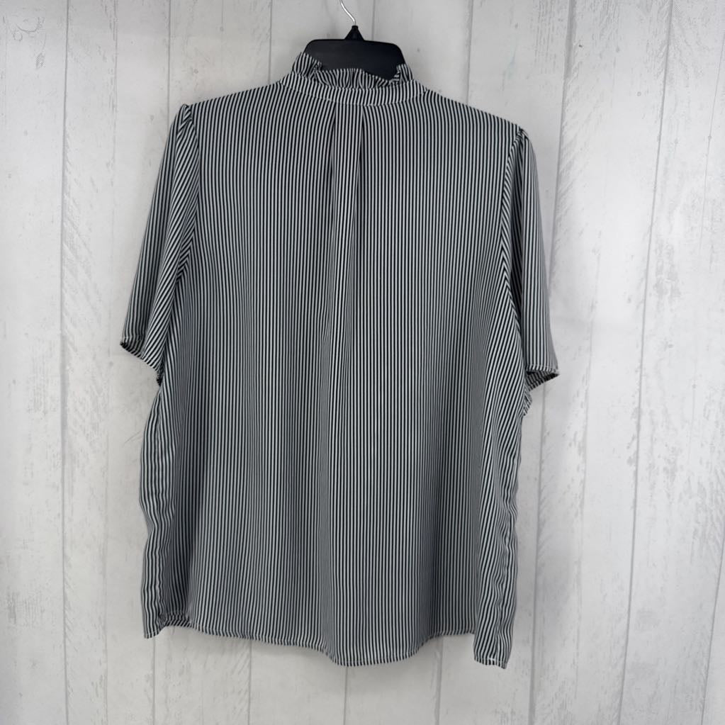 XL s/s pleated pin stripe top