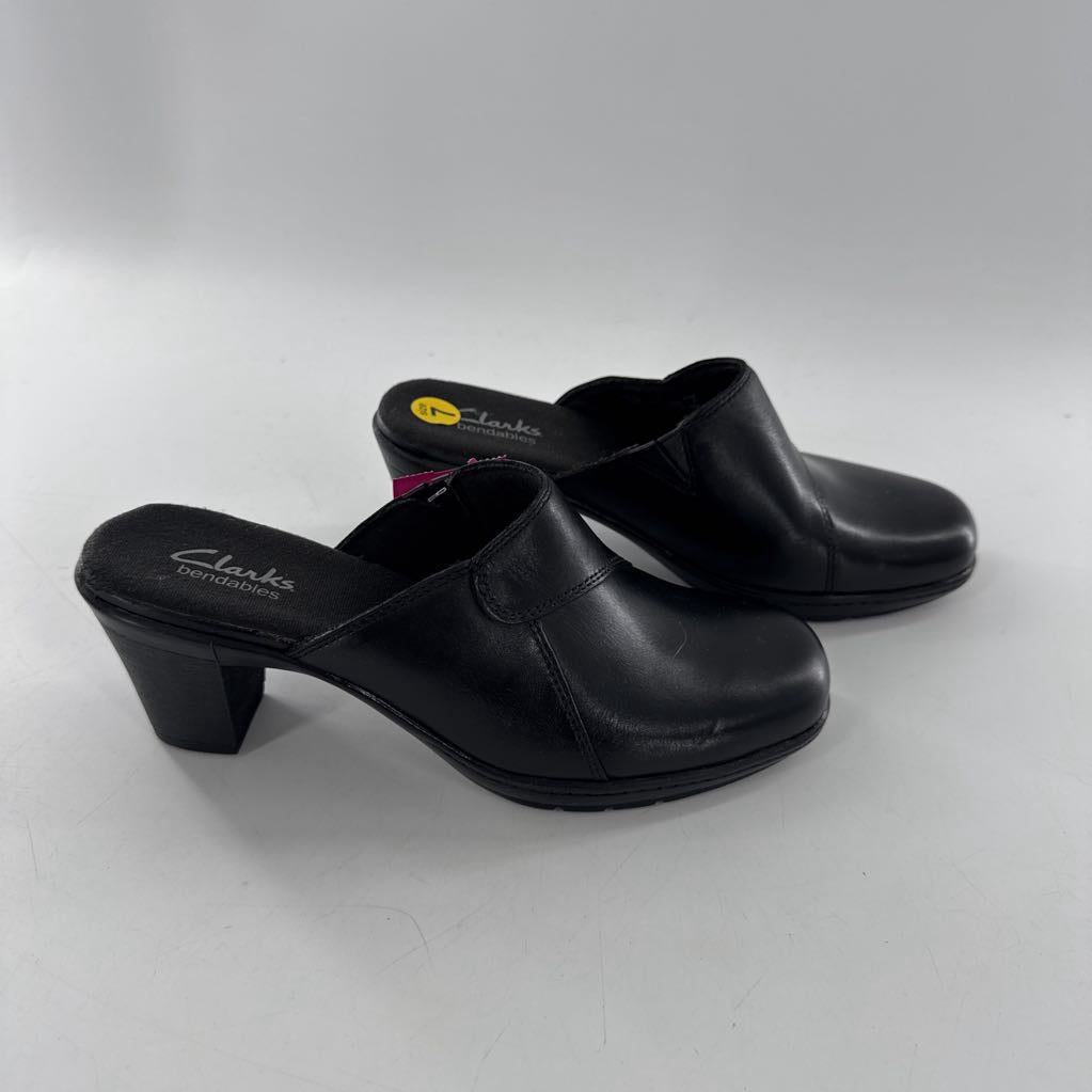 7 bendable slip on clogs