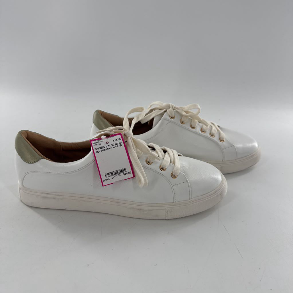 10 lace-up sneaker