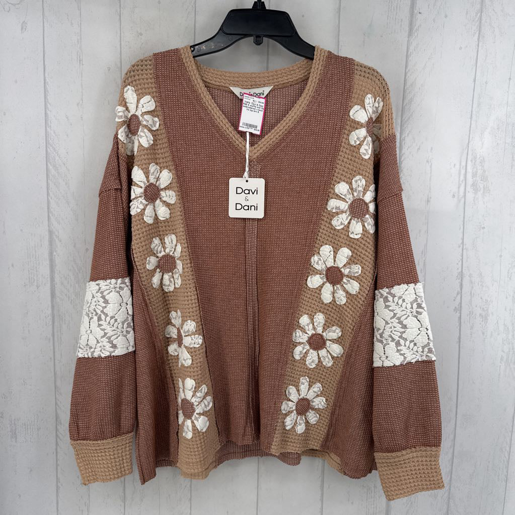 R68 S waffle knit flo embroidered v-neck l/s top