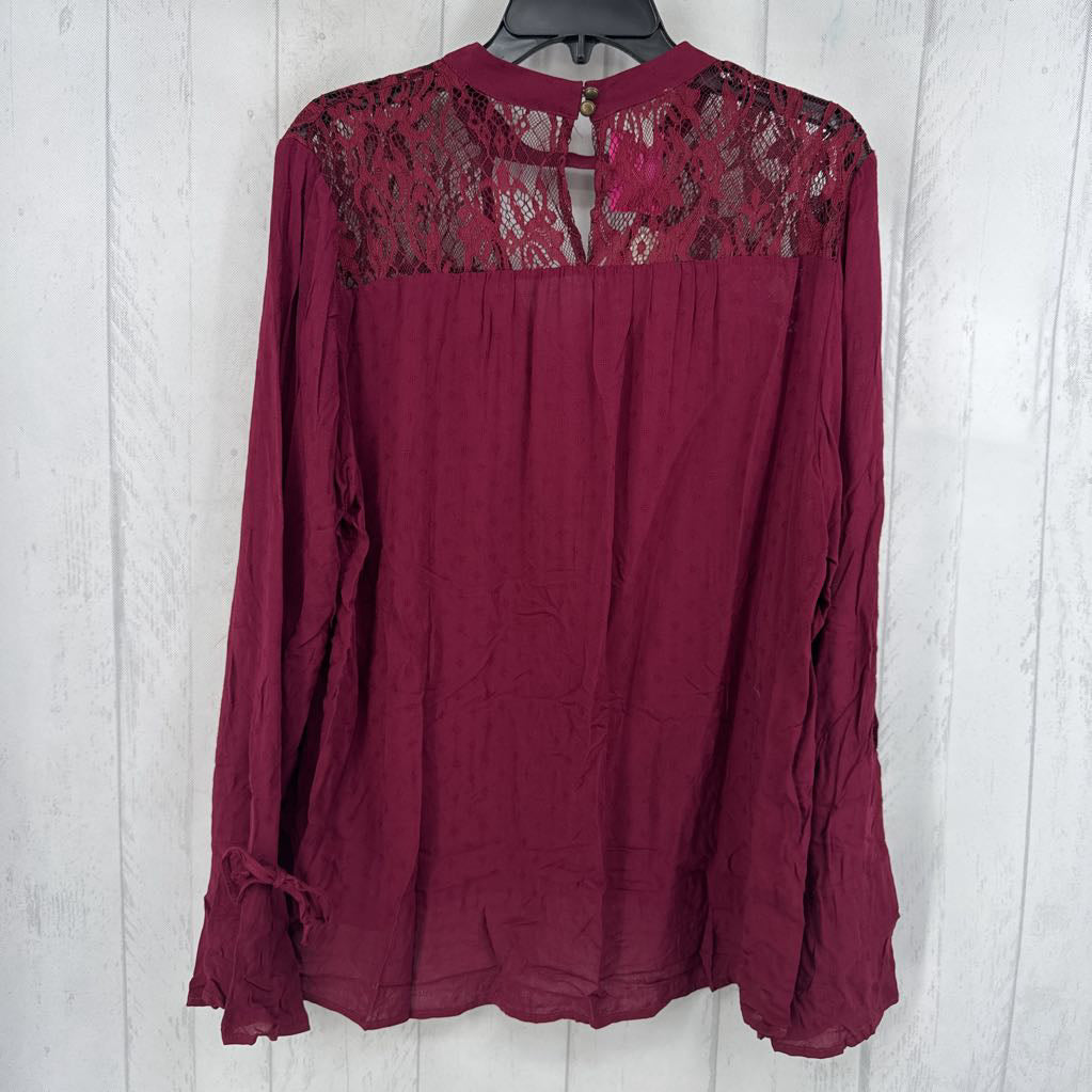 R34 XL lace accent notch neck l/s top
