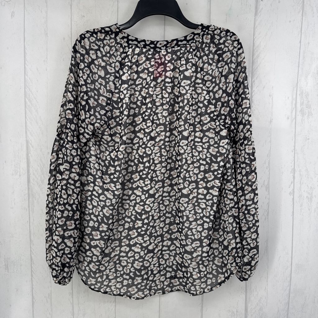 M animal print split neck l/s top