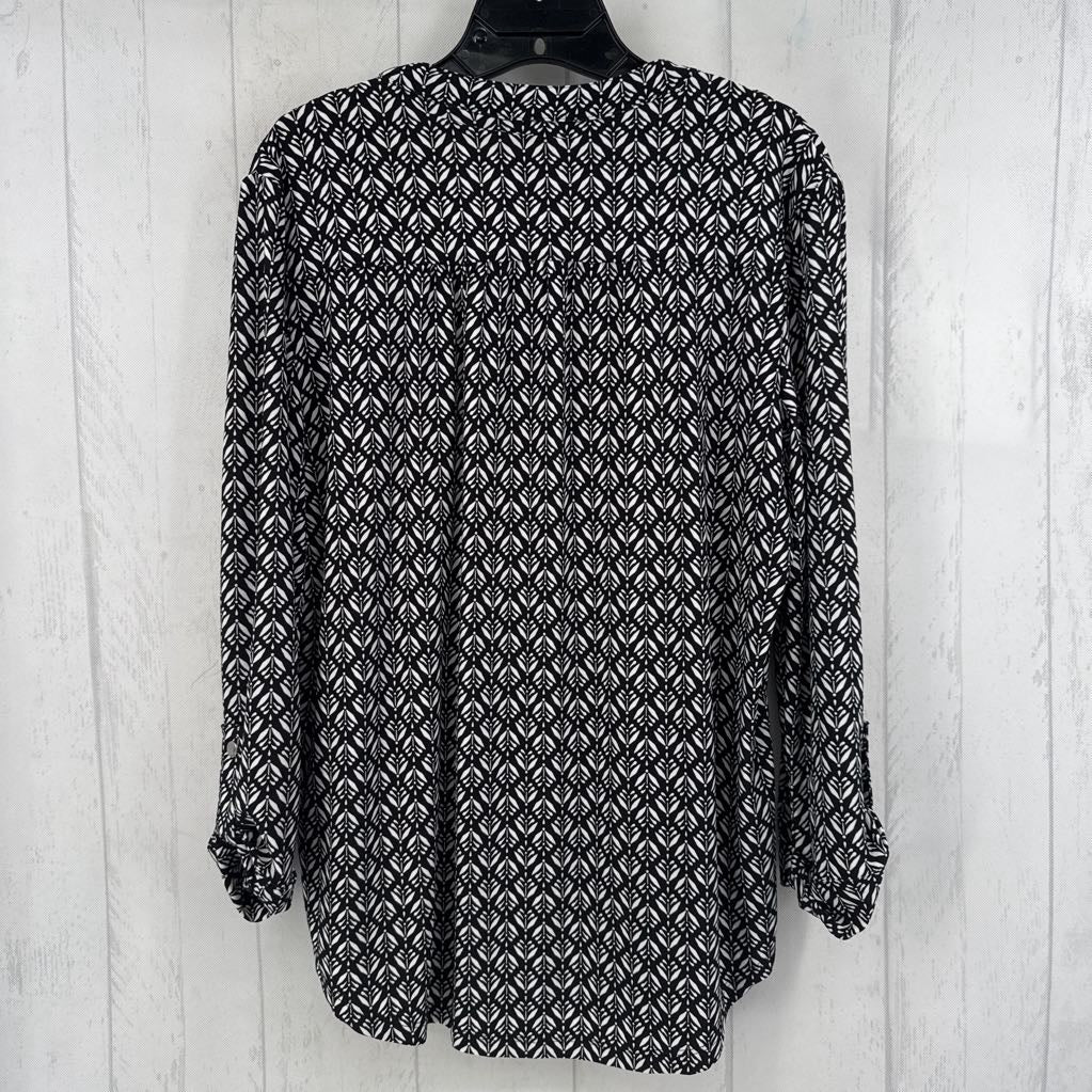 L printed 1/2 button down tab slv top