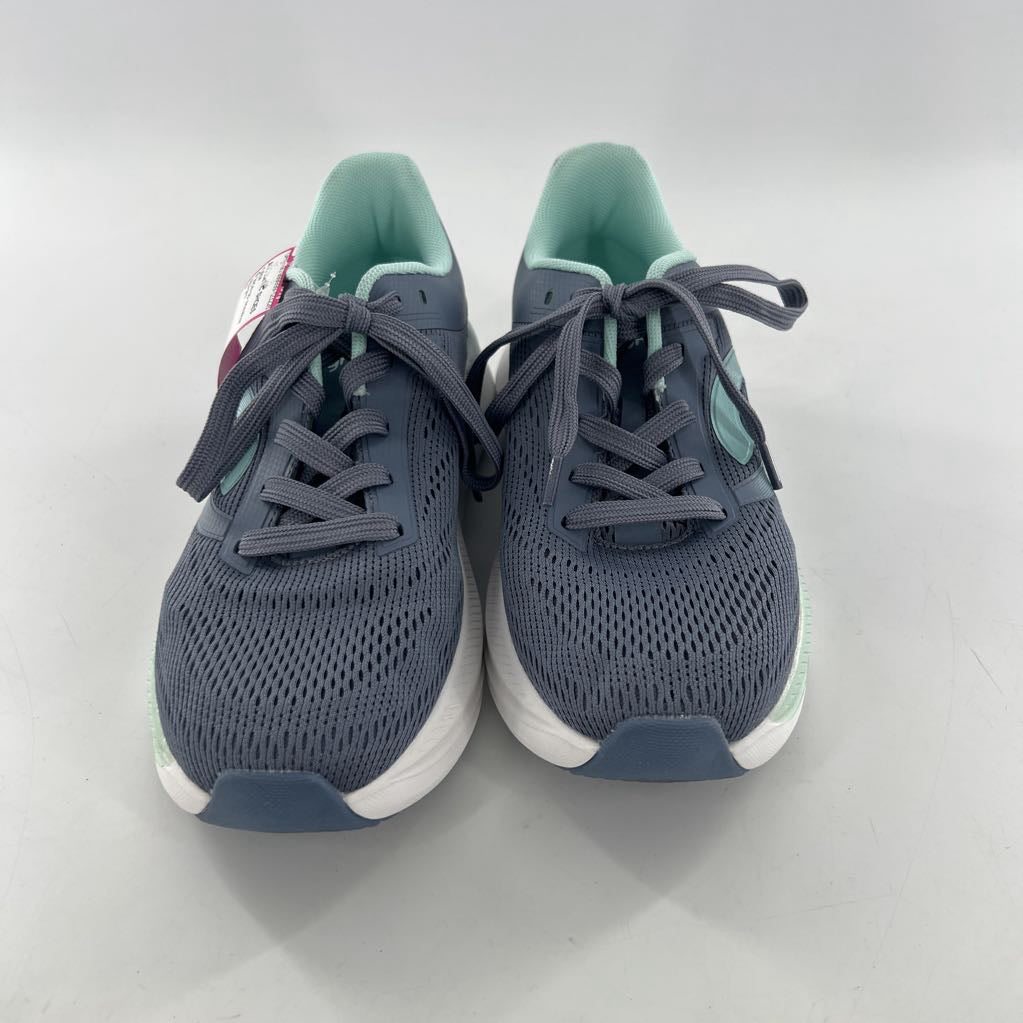 9 lace-up sneaker