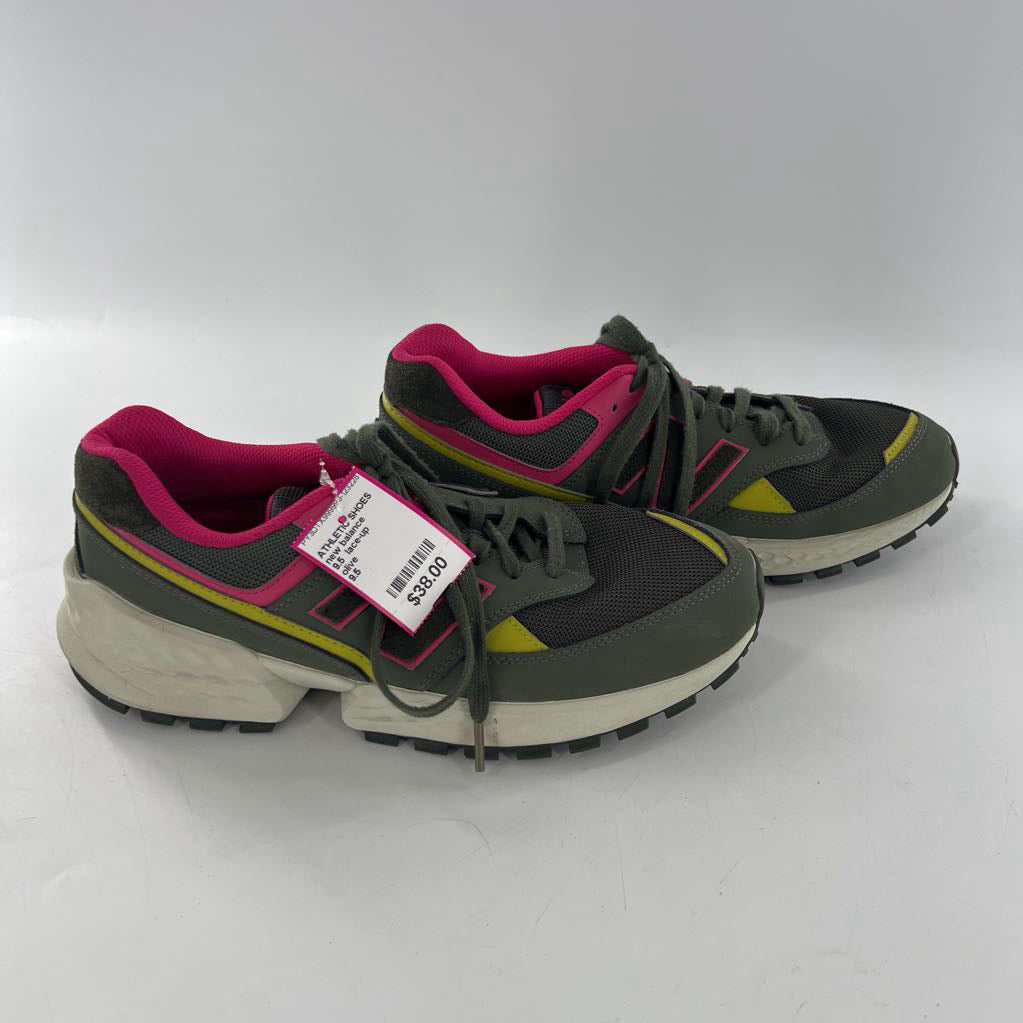 9.5 lace-up sneaker