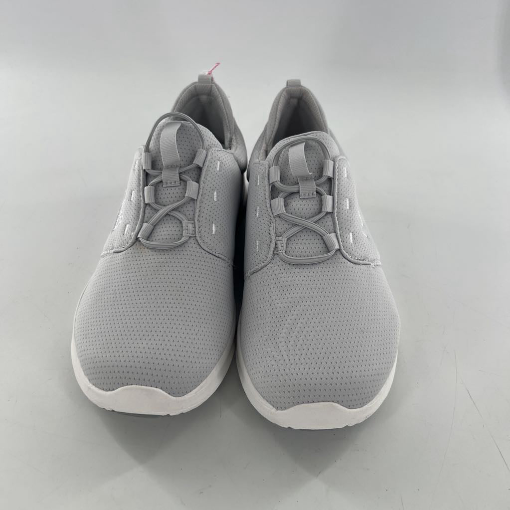 7.5 lace-up sneaker