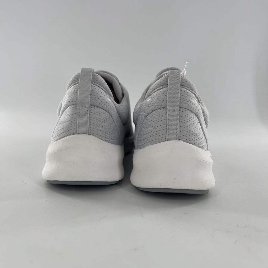 7.5 lace-up sneaker