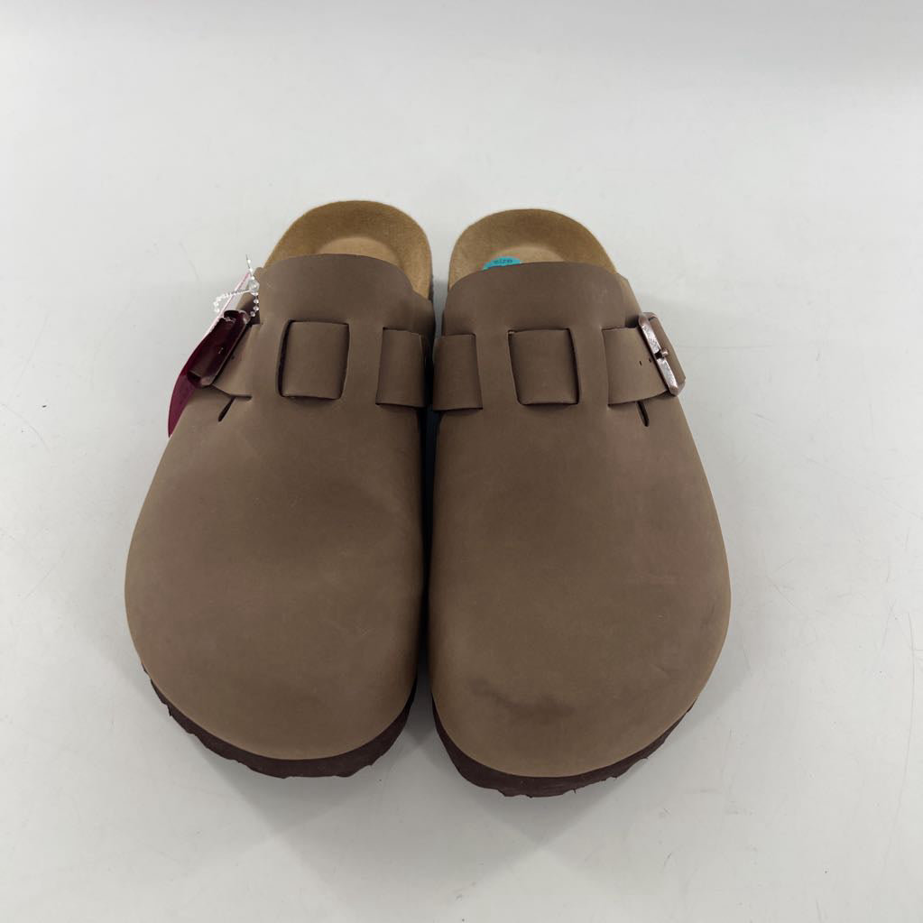 7.5 slip-on buckle clogs
