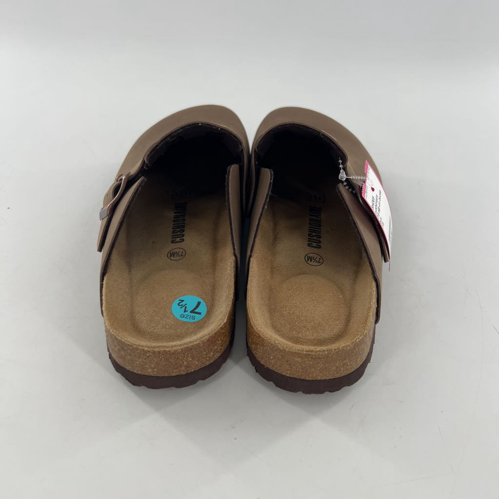 7.5 slip-on buckle clogs
