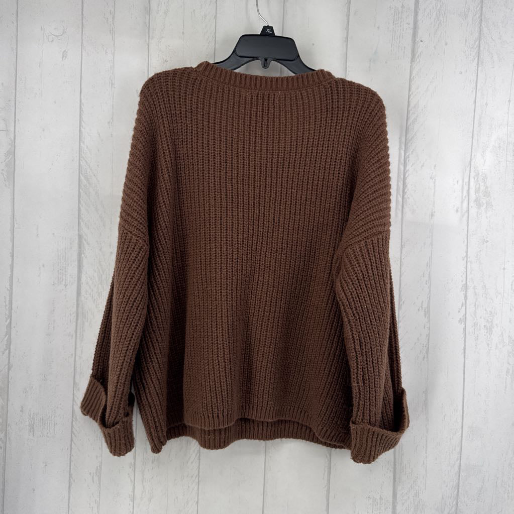 M crewneck sweater