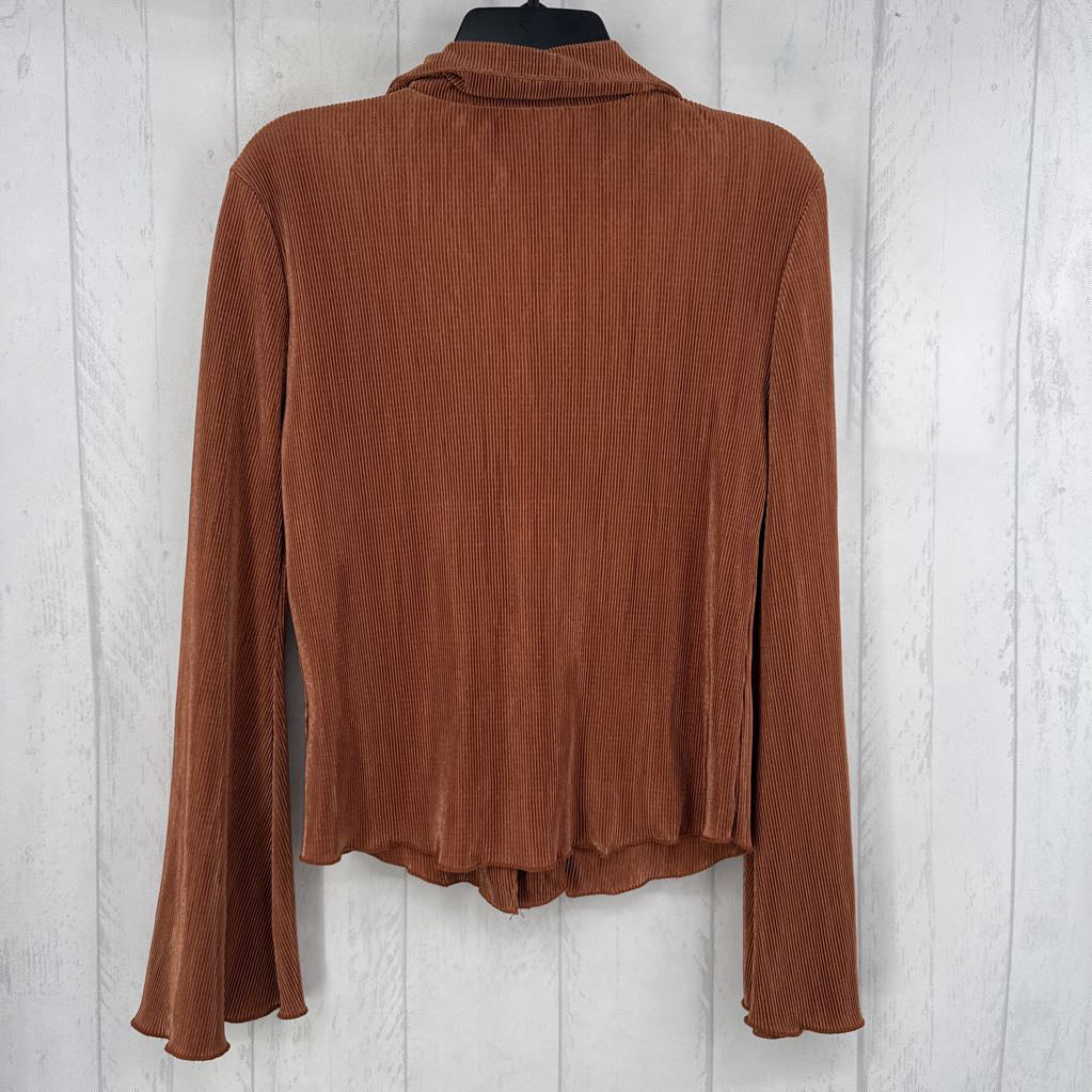 M pleated button down l/s top