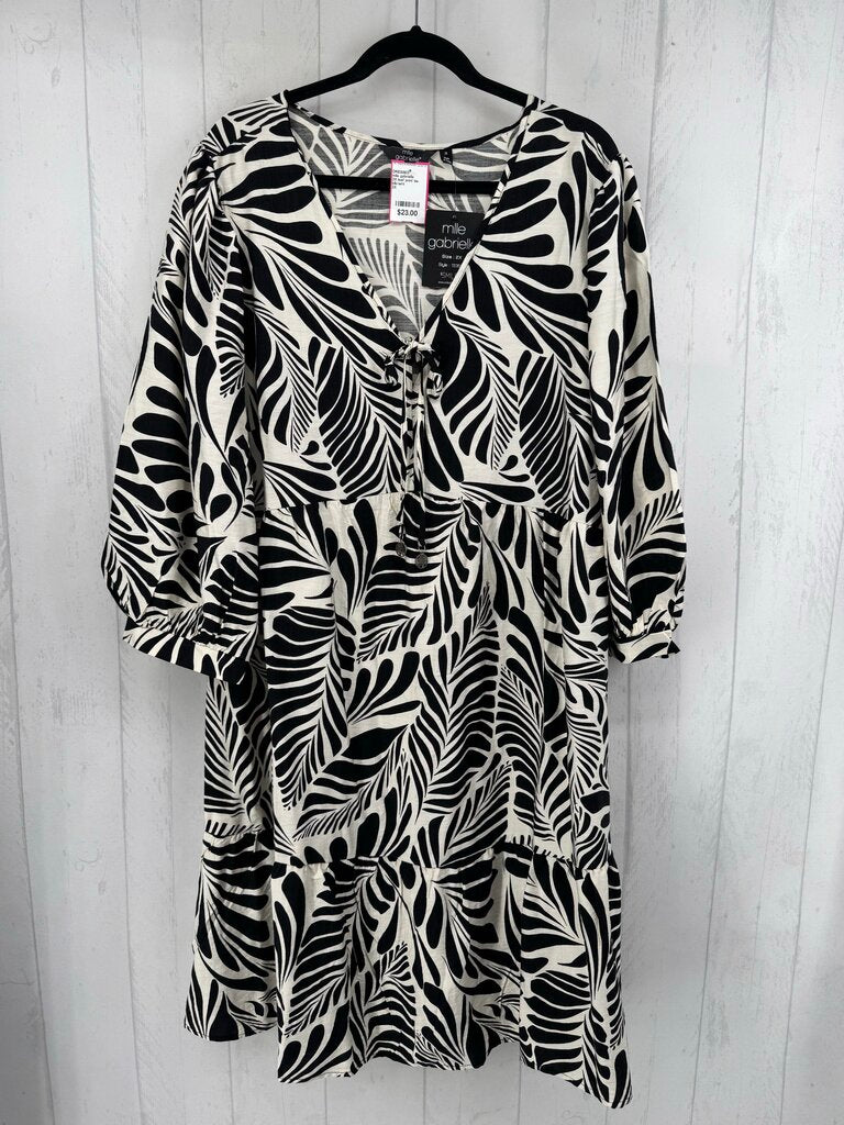 2X leaf print tie-front 3/4 slv dress