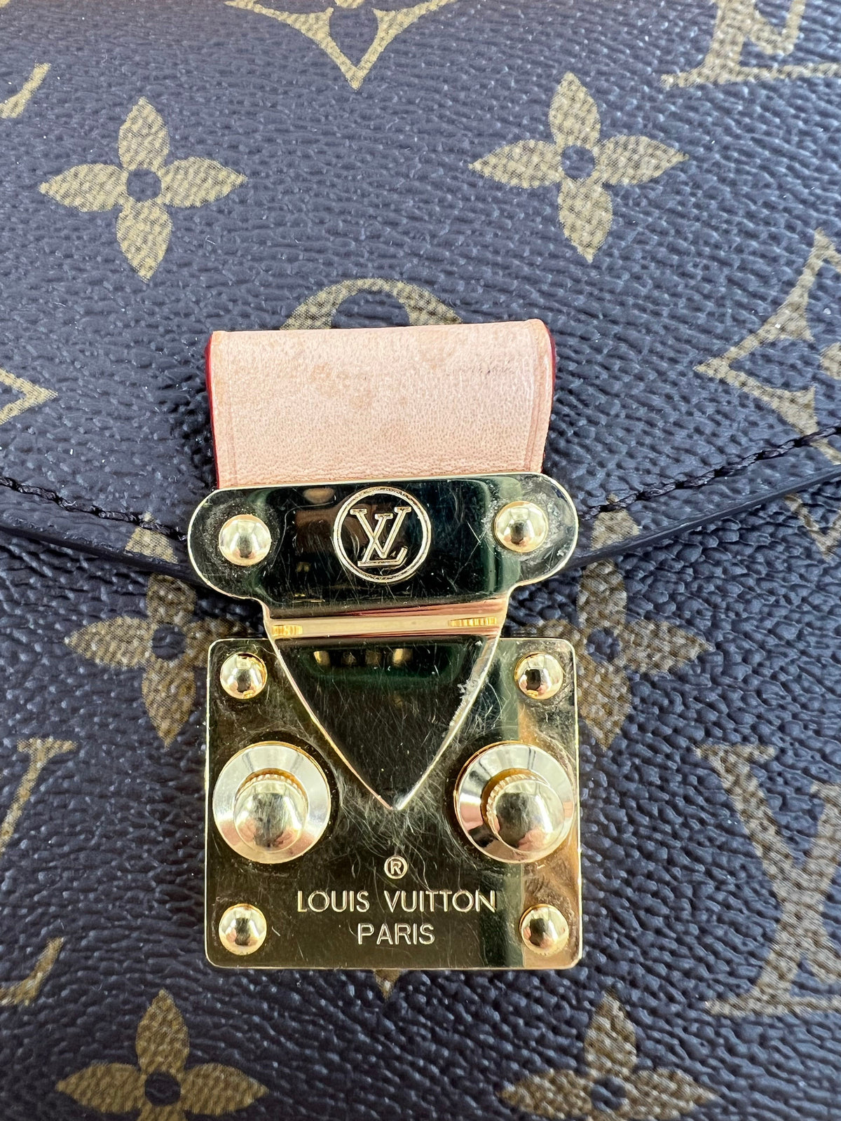 Pochette Metis East-West monogram w/ box
