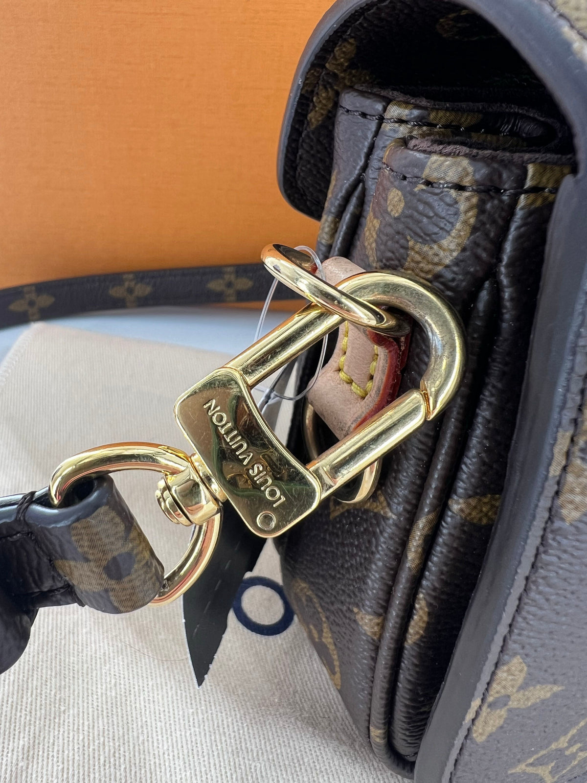 Pochette Metis East-West monogram w/ box
