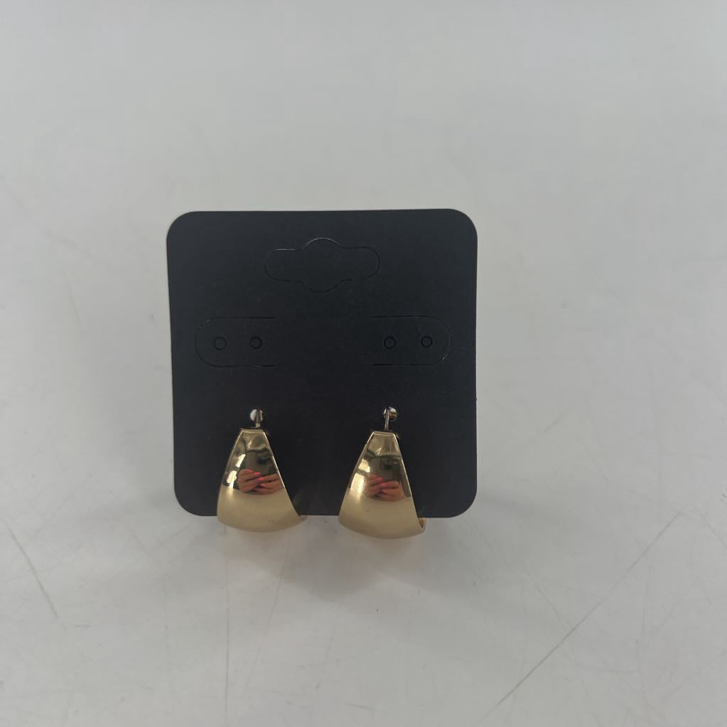 chunky gold hoop earrings