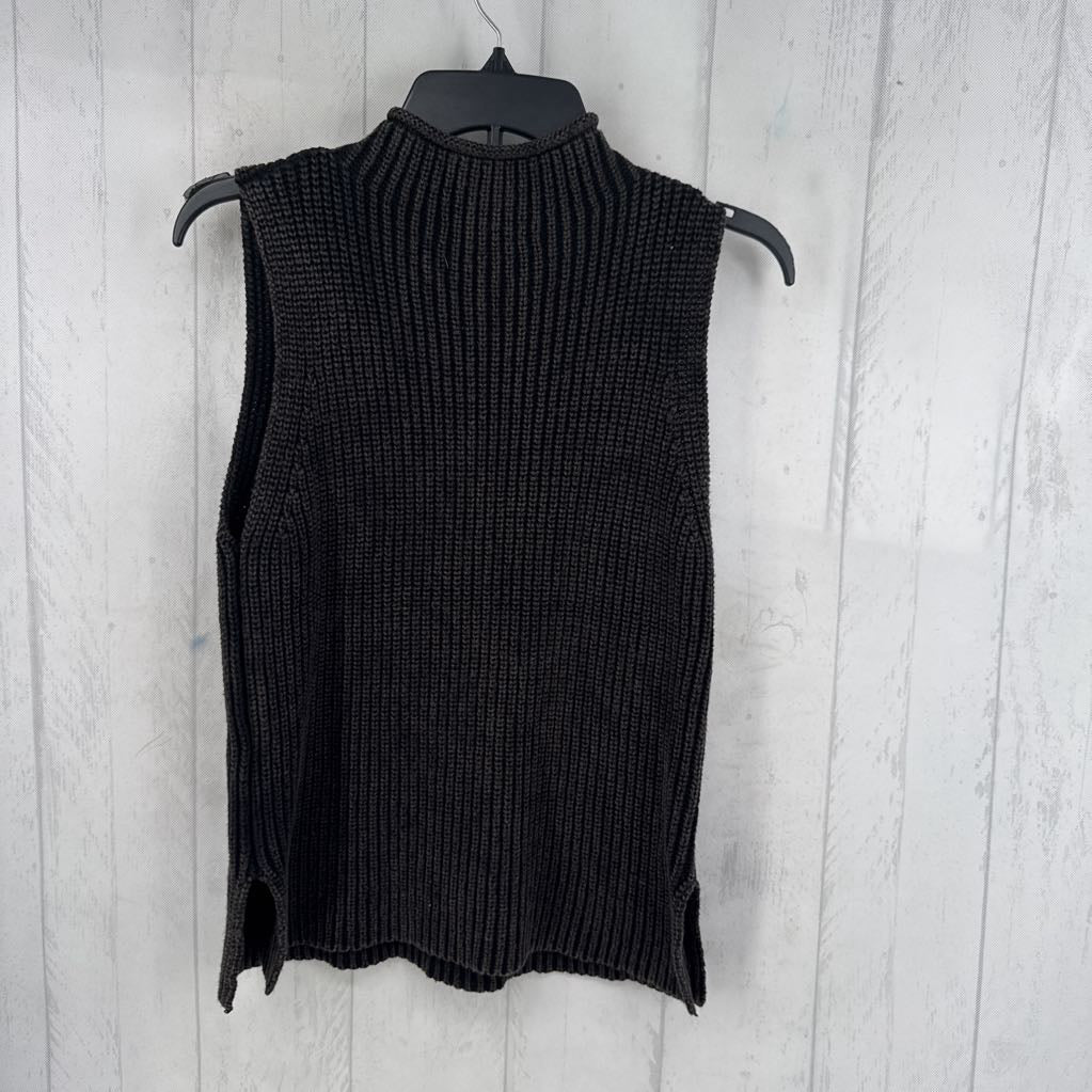 S mock neck sweater vest