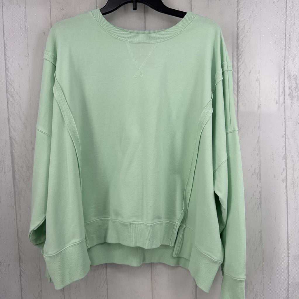 L crewneck sweatshirt
