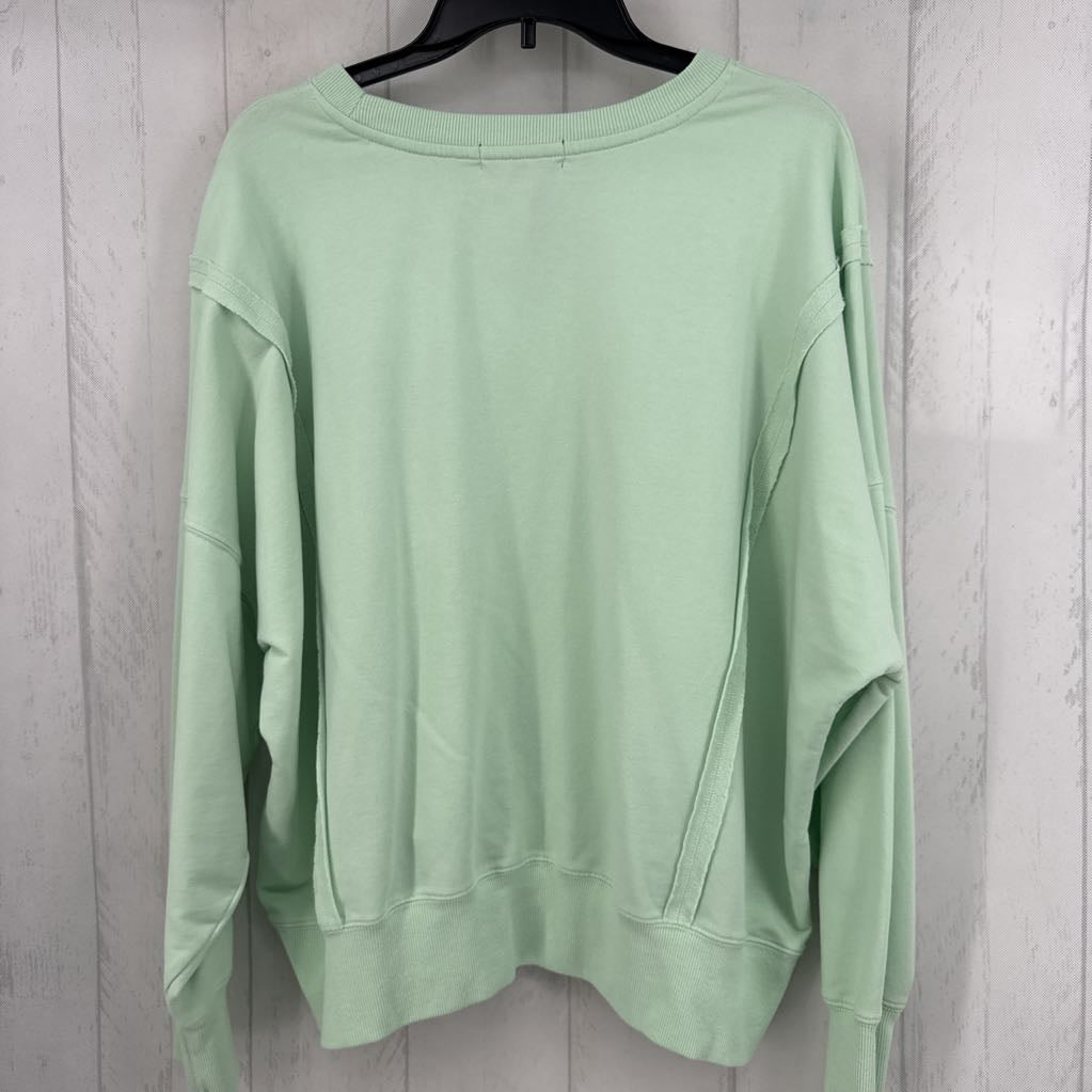 L crewneck sweatshirt