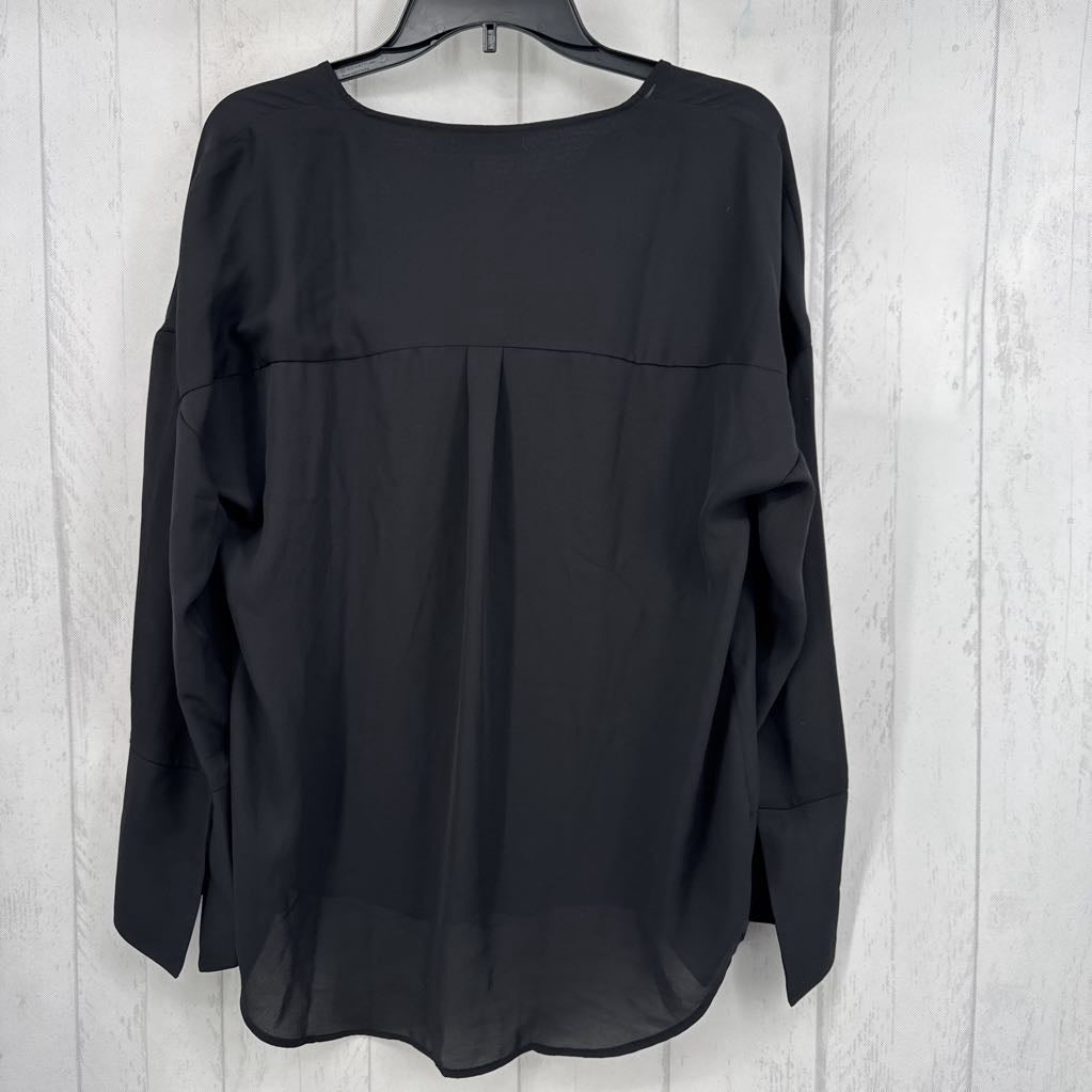 M split neck l/s top