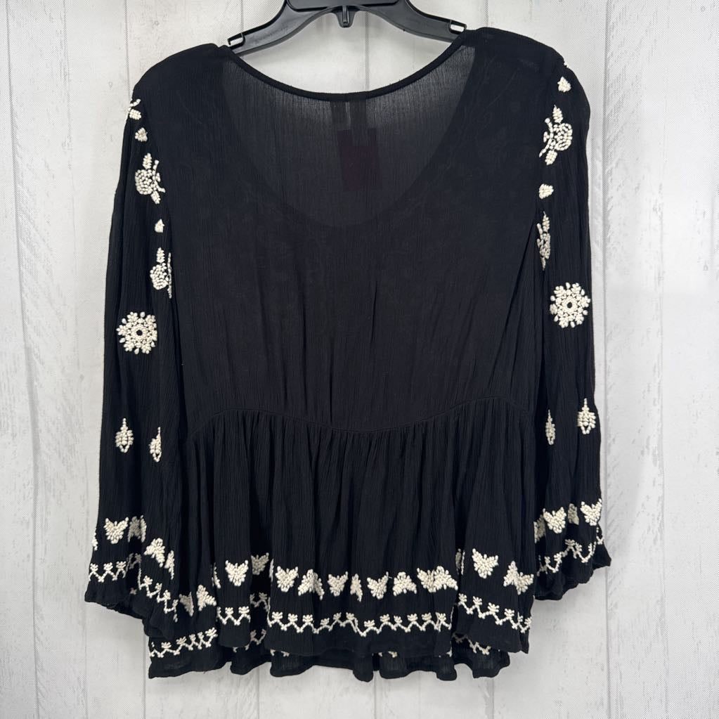 M embroidered 3/4 slv peplum top