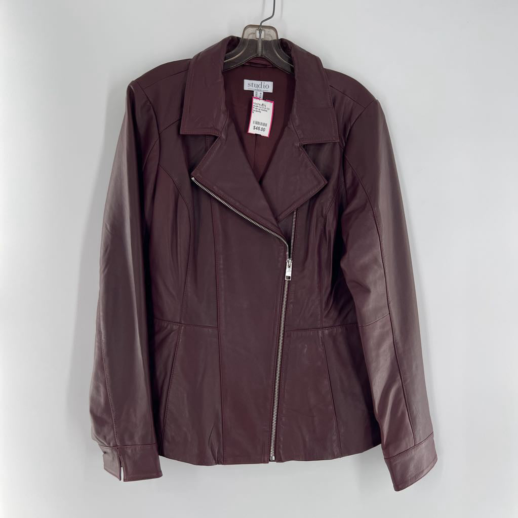 M zip-up leather jacket