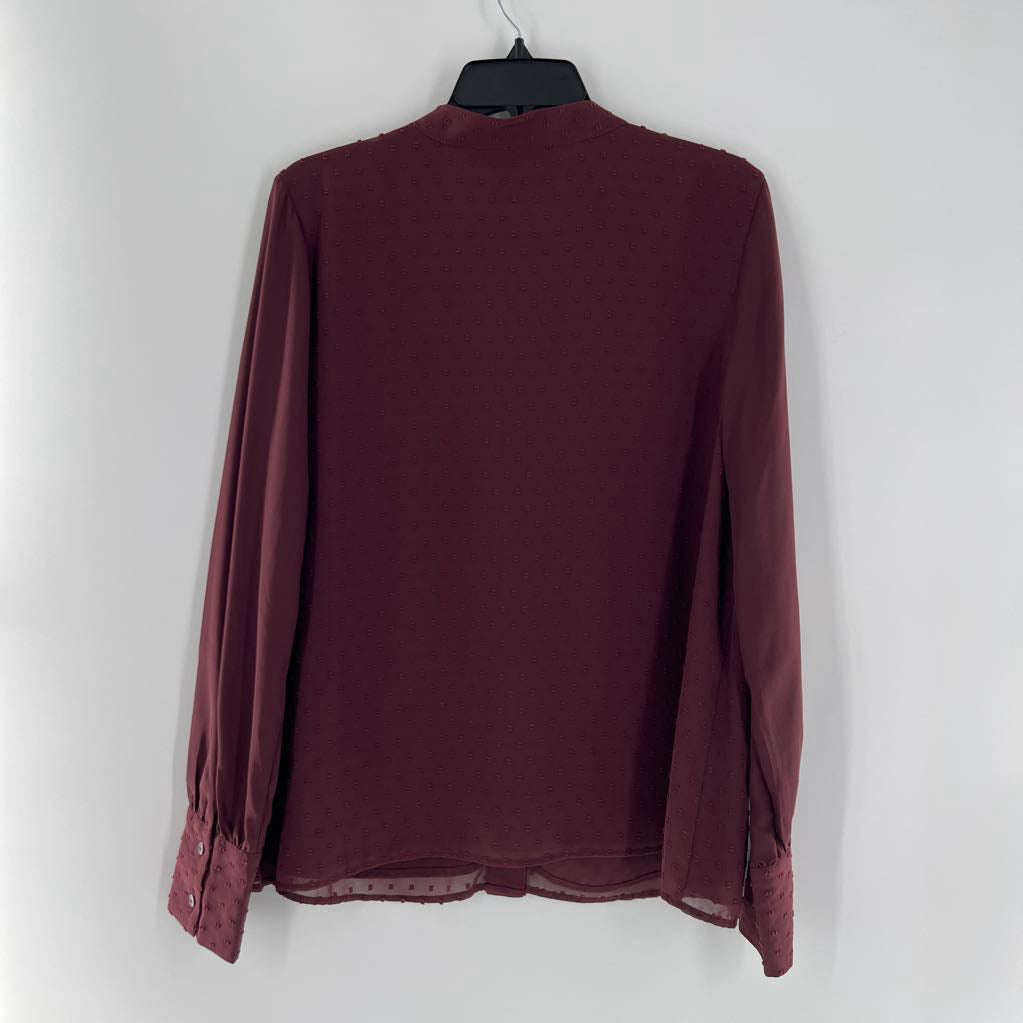 M swiss dot v-neck l/s top