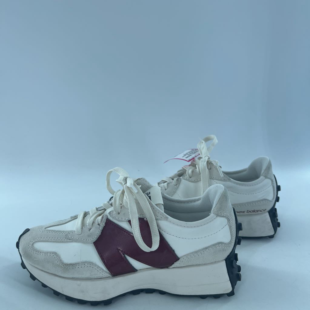 6 lace-up sneaker