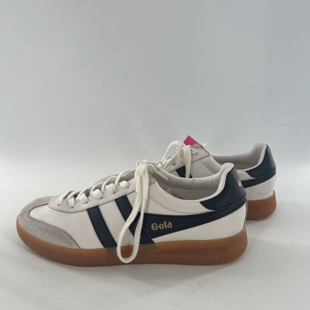 8 lace-up sneaker