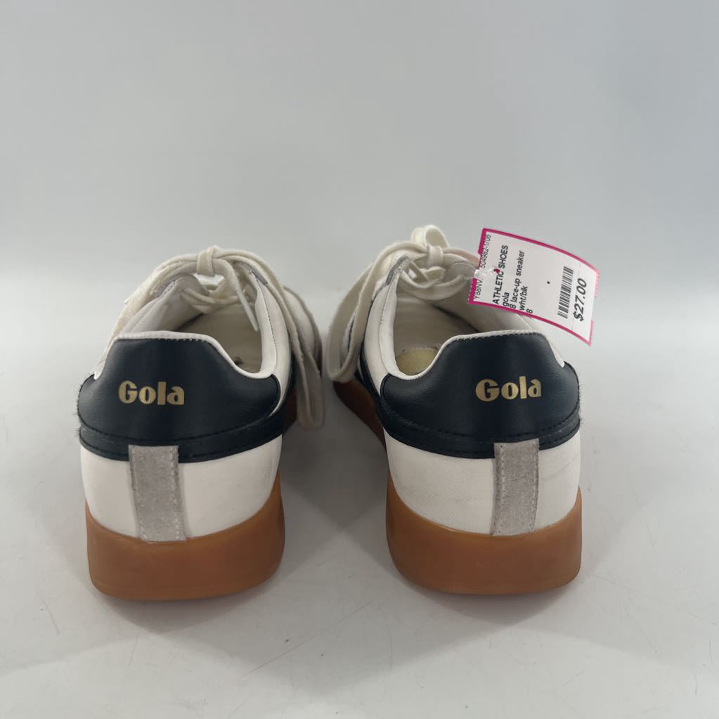 8 lace-up sneaker