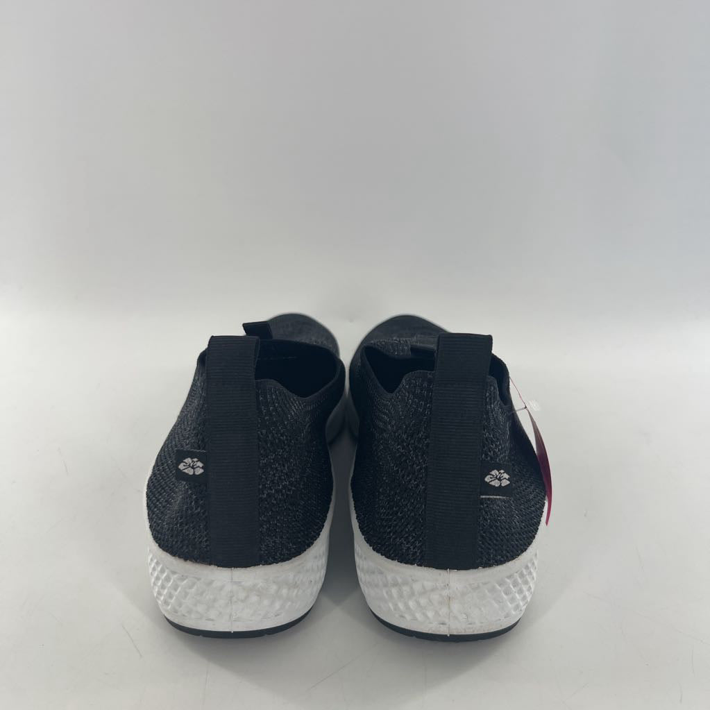 10 knit slip-on sneaker