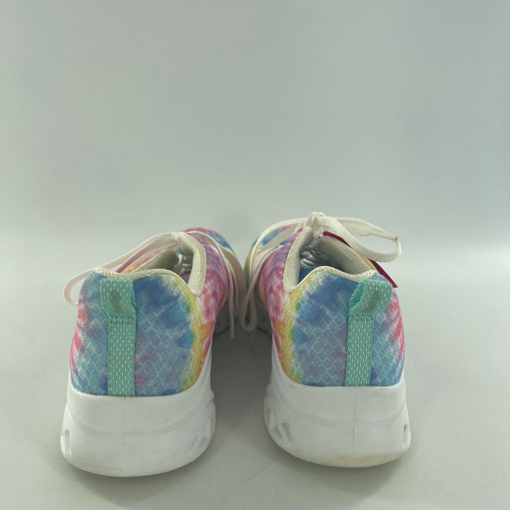10 tie-dye lace-up sneaker