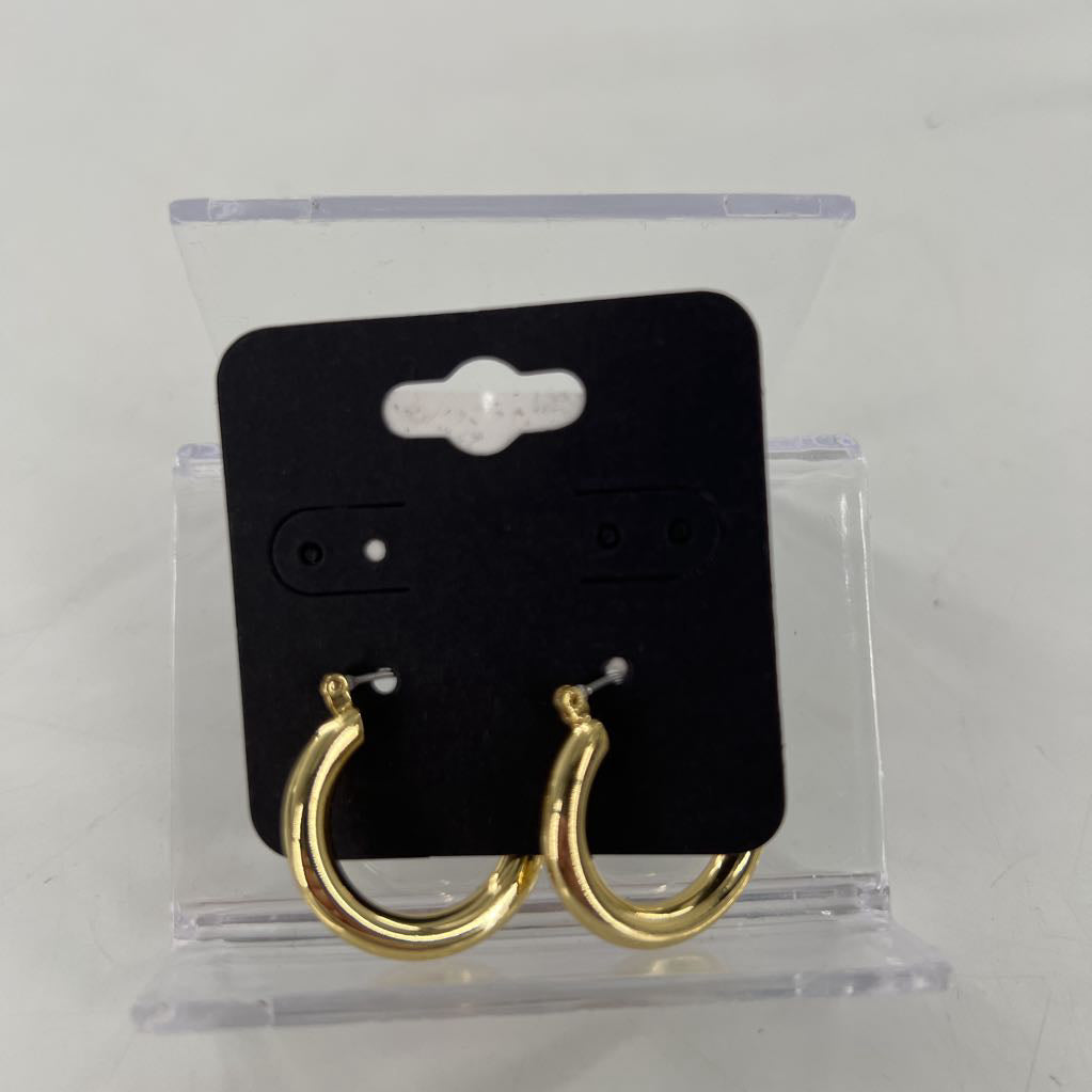 chunky gold hoop earrings