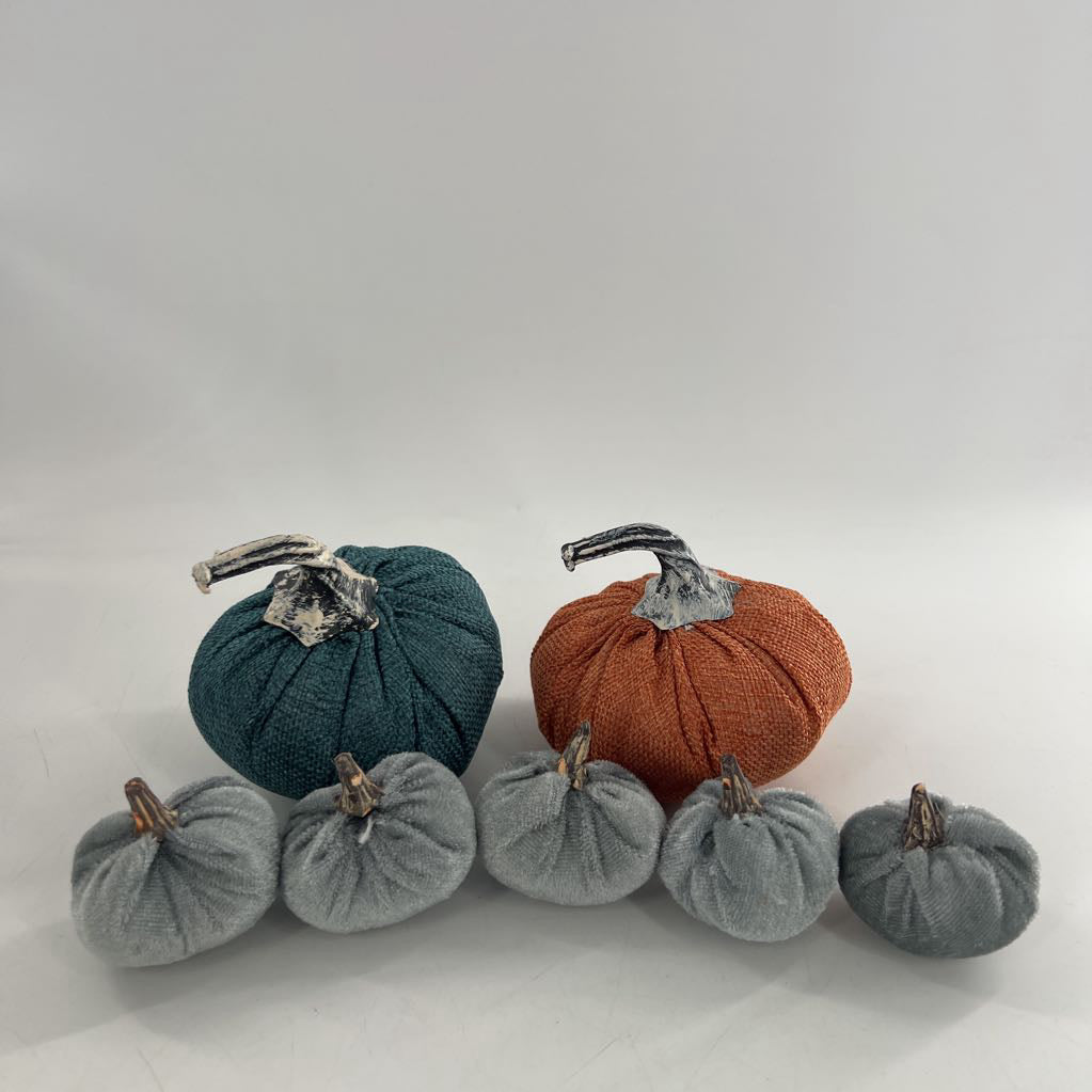 7pc plush pumpkin decor