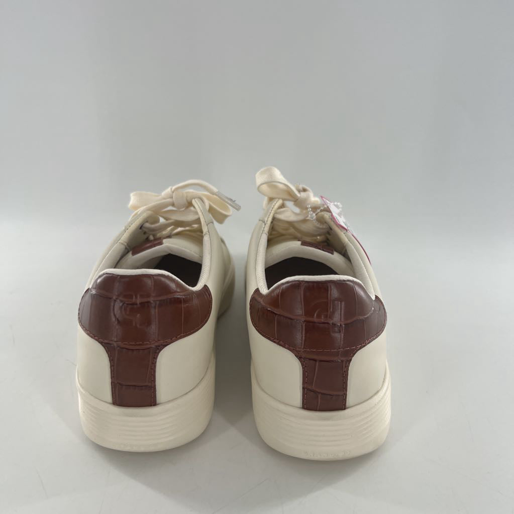 8.5 leather lace-up sneaker
